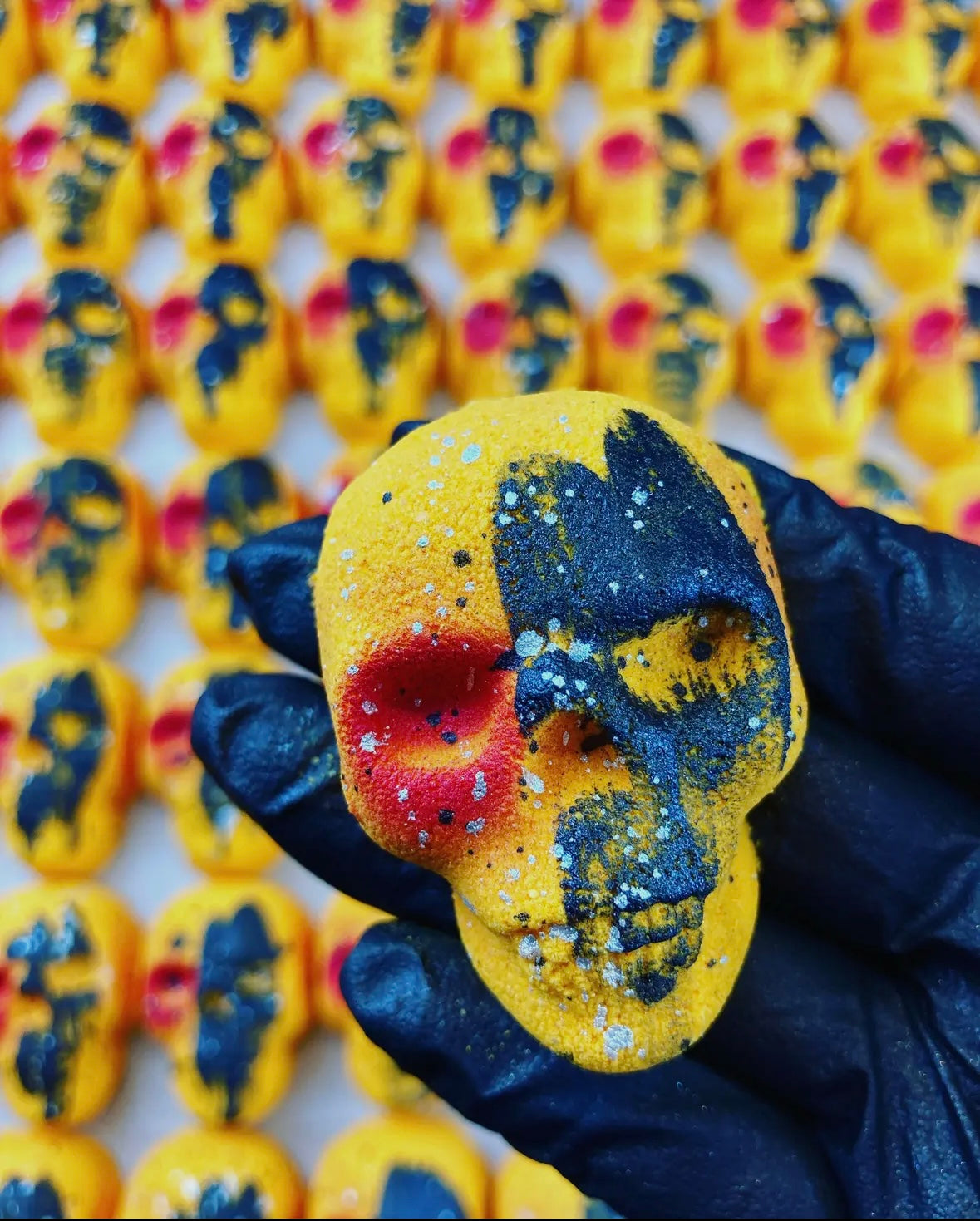 Yellow skull mini bath bomb